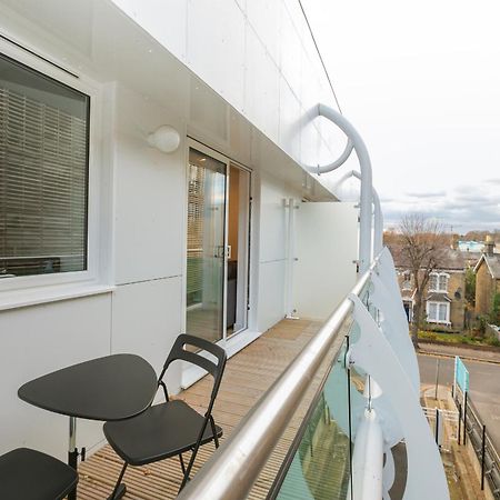 Skyvillion - Cozy Apartments In Enfield Town With Free Parking & Wifi المظهر الخارجي الصورة