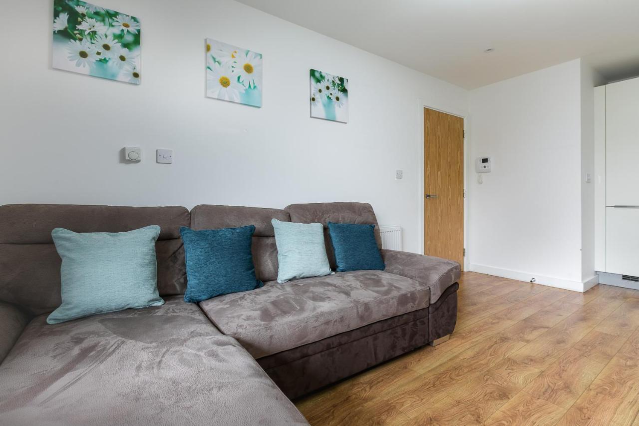 Skyvillion - Cozy Apartments In Enfield Town With Free Parking & Wifi المظهر الخارجي الصورة