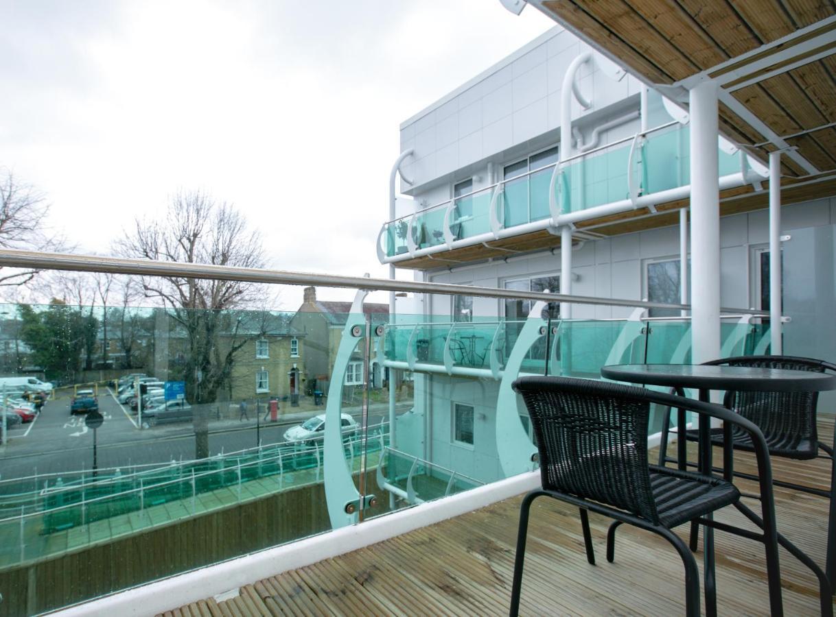 Skyvillion - Cozy Apartments In Enfield Town With Free Parking & Wifi المظهر الخارجي الصورة