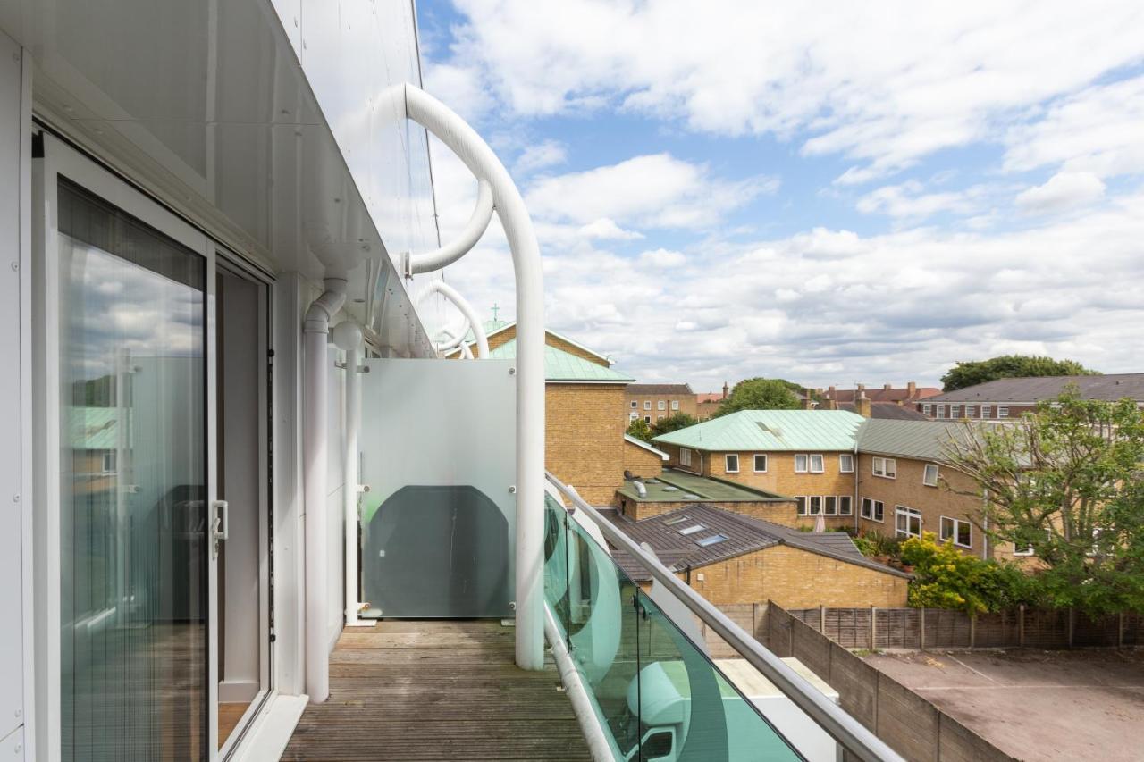 Skyvillion - Cozy Apartments In Enfield Town With Free Parking & Wifi المظهر الخارجي الصورة