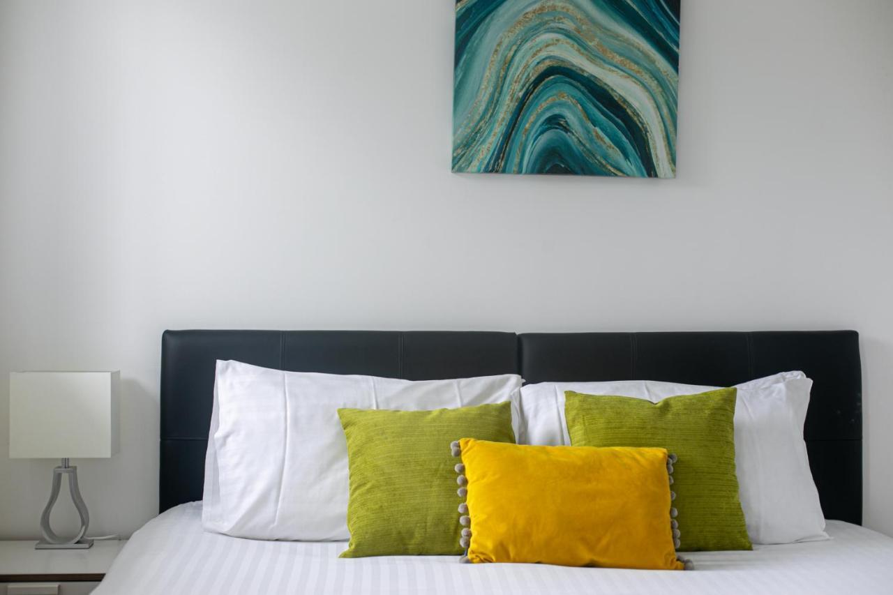 Skyvillion - Cozy Apartments In Enfield Town With Free Parking & Wifi المظهر الخارجي الصورة