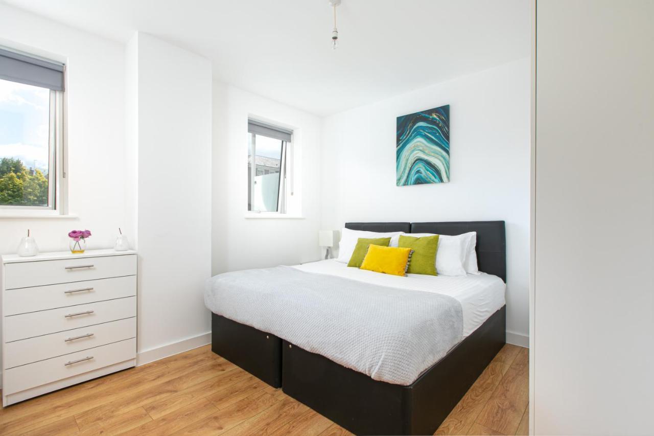 Skyvillion - Cozy Apartments In Enfield Town With Free Parking & Wifi المظهر الخارجي الصورة