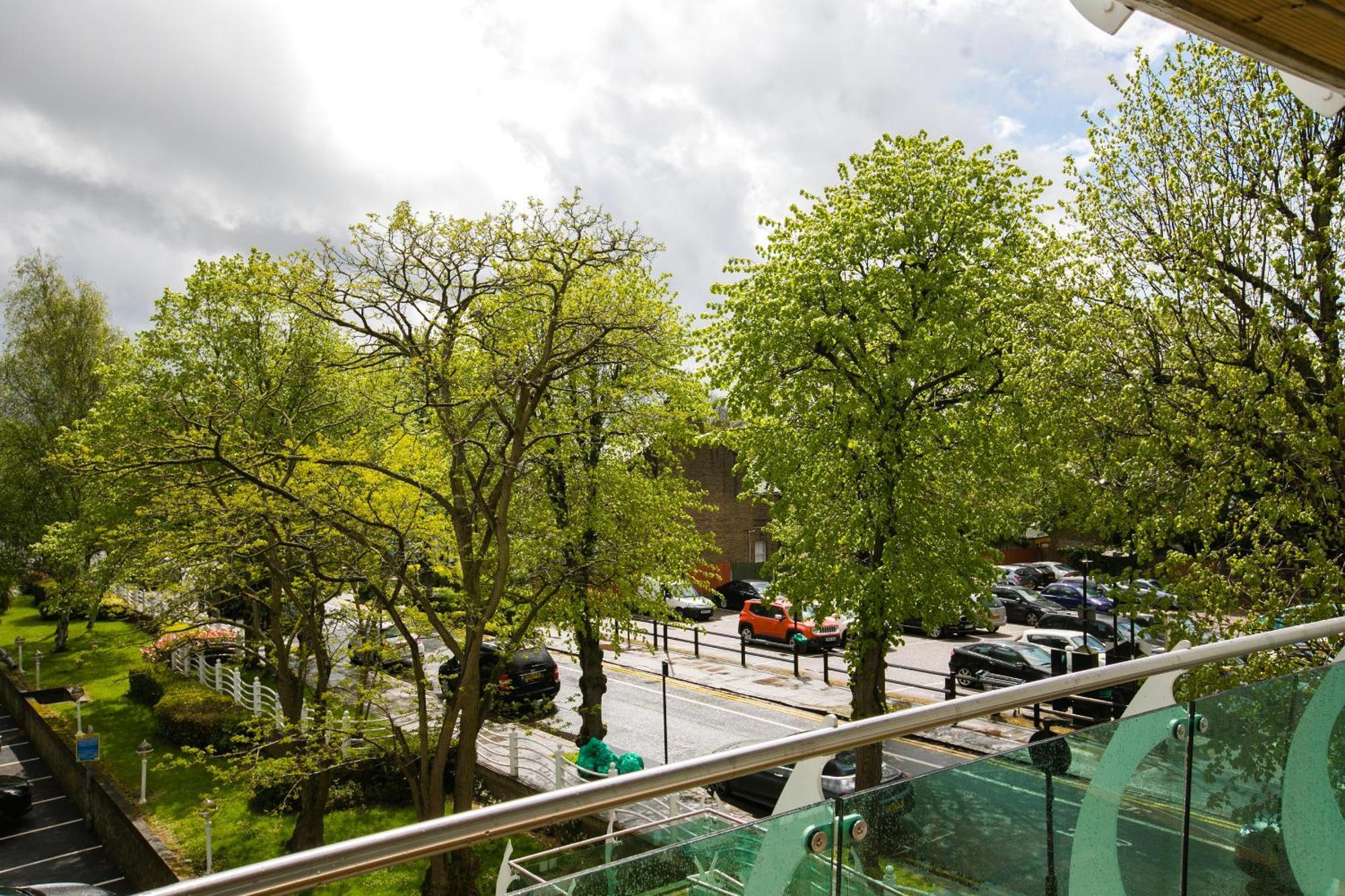 Skyvillion - Cozy Apartments In Enfield Town With Free Parking & Wifi المظهر الخارجي الصورة