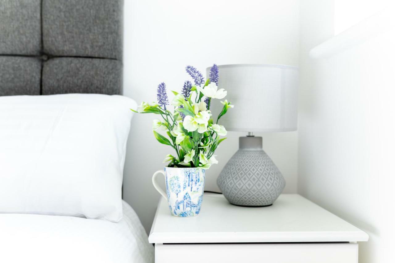 Skyvillion - Cozy Apartments In Enfield Town With Free Parking & Wifi المظهر الخارجي الصورة